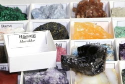 Kiste mit 24 Mineralien - große Mineraliensammlung