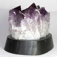 Amethyst Nr. 56 auf Holzsockel