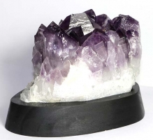 Amethyst auf Holzsockel Nr. 72