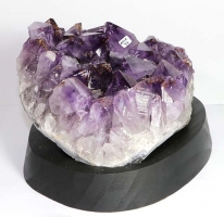 Amethyst auf Holzsockel Nr. 77