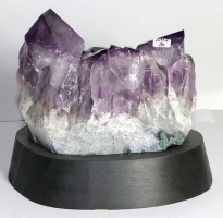 Amethyst Nr. 90 auf Holzsockel
