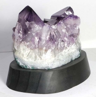Amethyst Nr. 90 auf Holzsockel