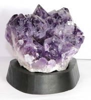 Amethyst auf Holzsockel Nr. 92