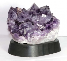 Amethyst auf Holzsockel Nr. 92