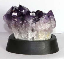 Amethyst Nr. 94 auf Holzsockel
