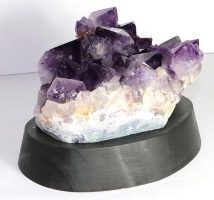 Amethyst Nr. 99 auf Holzsockel