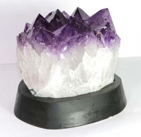 Amethyst Nr. 100 auf Holzsockel