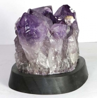 Amethyst Nr. 102 auf Holzsockel