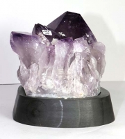 Amethyst Nr. 104 auf Holzsockel