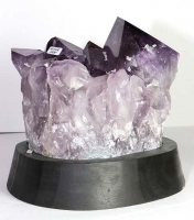 Amethyst Nr. 104 auf Holzsockel