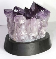 Amethyst auf Holzsockel Nr. 104