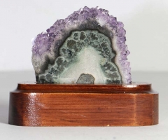 Amethystrose auf Holzsockel Nr. 16