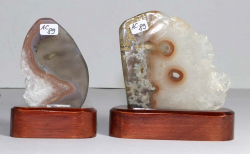 Set Agates polished No. 89 on wooden stand