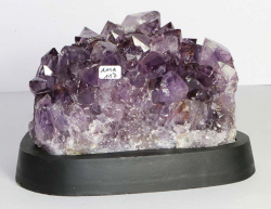 Amethyst Nr. 117 auf Holzsockel