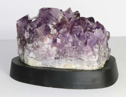 Amethyst Nr. 117 auf Holzsockel