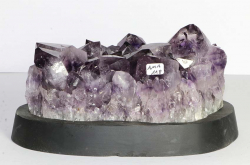 Amethyst Nr. 118 auf Holzsockel