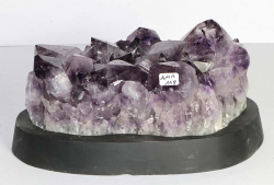 Amethyst Nr. 118 auf Holzsockel