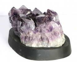 Amethyst Nr. 118 auf Holzsockel