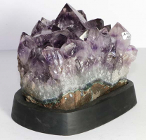 Amethyst Nr. 119 auf Holzsockel