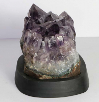 Amethyst Nr. 119 auf Holzsockel