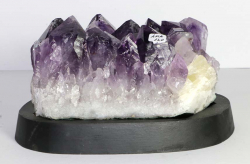 Amethyst Nr. 120 auf Holzsockel