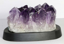 Amethyst Nr. 120 auf Holzsockel