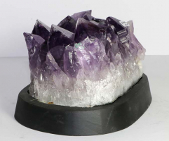 Amethyst Nr. 120 auf Holzsockel