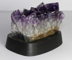 Amethyst Nr. 121 auf Holzsockel