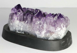 Amethyst Nr. 122 auf Holzsockel