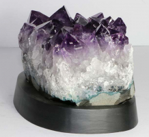 Amethyst Nr. 124 auf Holzsockel