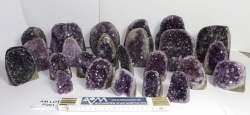 Amethyst poliert mit Standfl�che B-Qualit�t