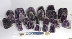 Amethyst poliert mit Standfl�che B-Qualit�t