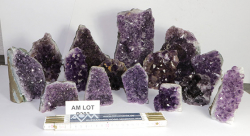 Amethyst mit Standfl�che Lot Nr. 203