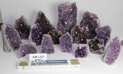 Amethyst mit Standfl�che Lot Nr. 203