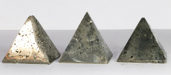 Pyrit Pyramide Nr. 517 B-Qualit�t