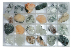 Kiste Zeolithe und Mineralien aus Indien